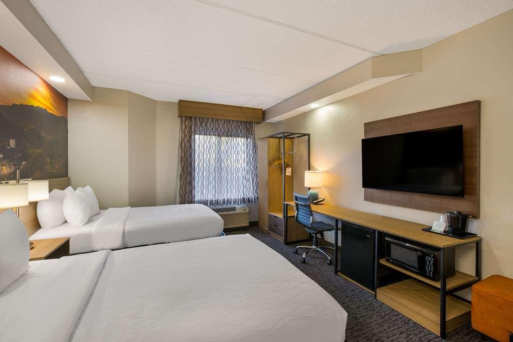 Clarion Pointe Sevierville-Pigeon Forge 객실 사진