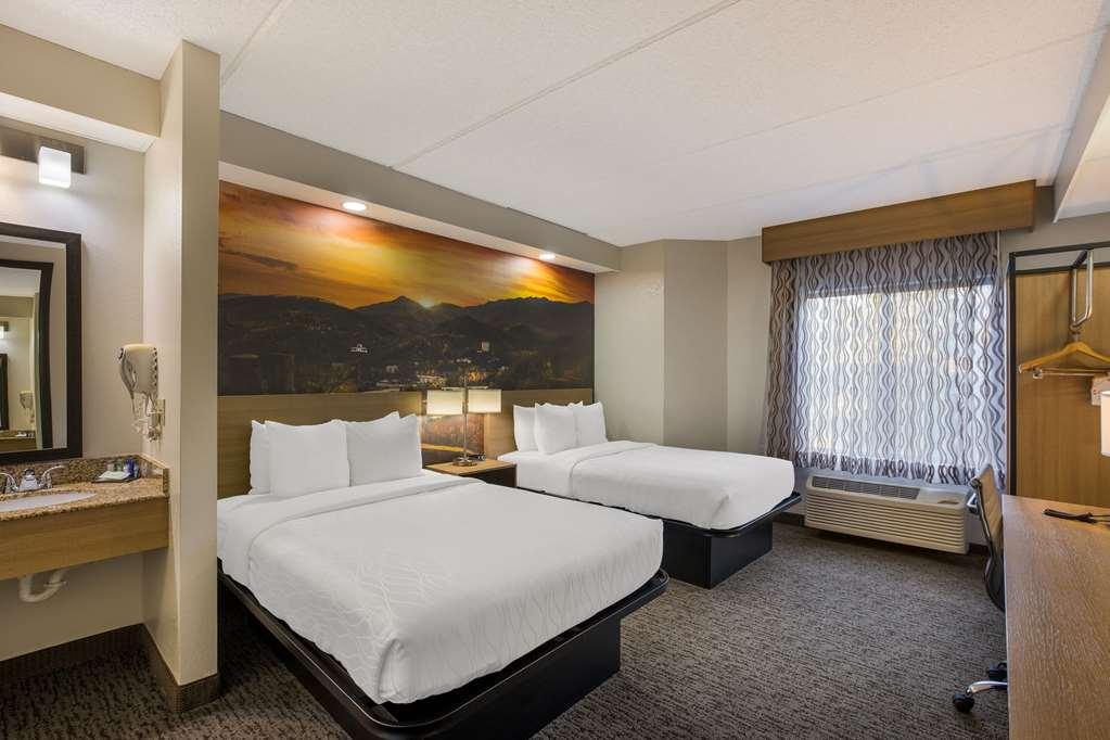 Clarion Pointe Sevierville-Pigeon Forge 객실 사진