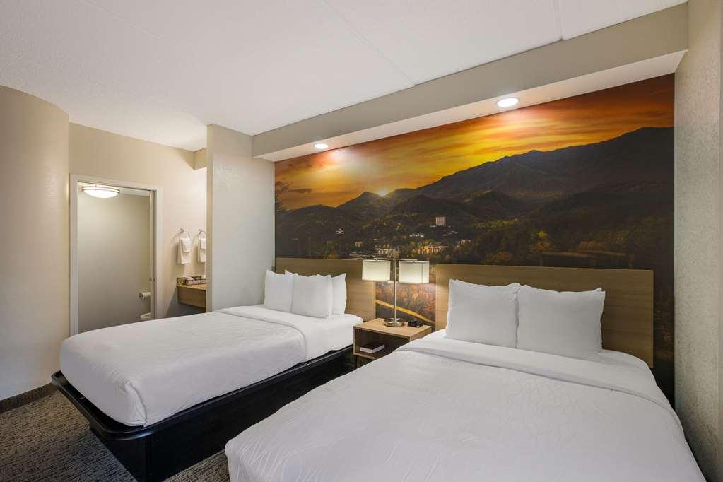 Clarion Pointe Sevierville-Pigeon Forge 객실 사진