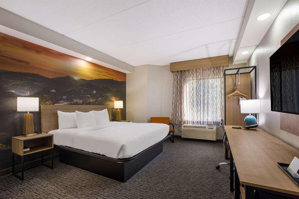 Clarion Pointe Sevierville-Pigeon Forge 객실 사진