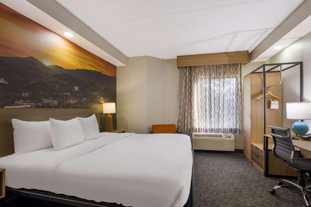 Clarion Pointe Sevierville-Pigeon Forge 객실 사진