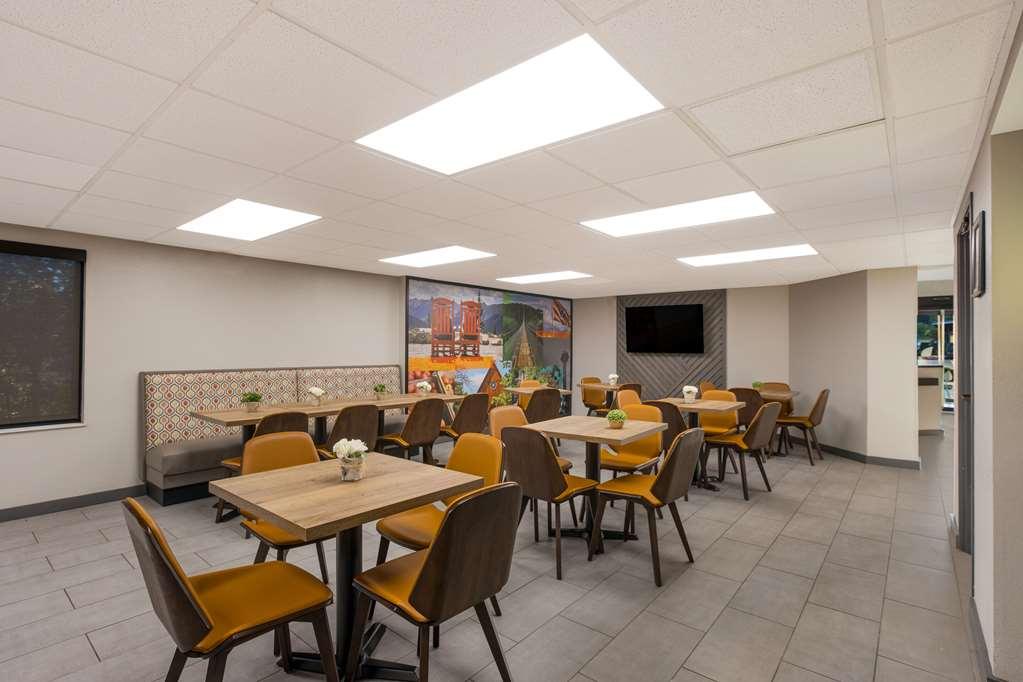 Clarion Pointe Sevierville-Pigeon Forge 레스토랑 사진